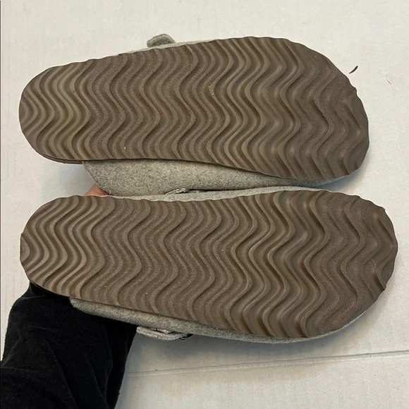 GAP WOMENS HEATHER GRAY FELT CLOGS WITH BUCKLE SIZE 7 - Picture 7 of 10